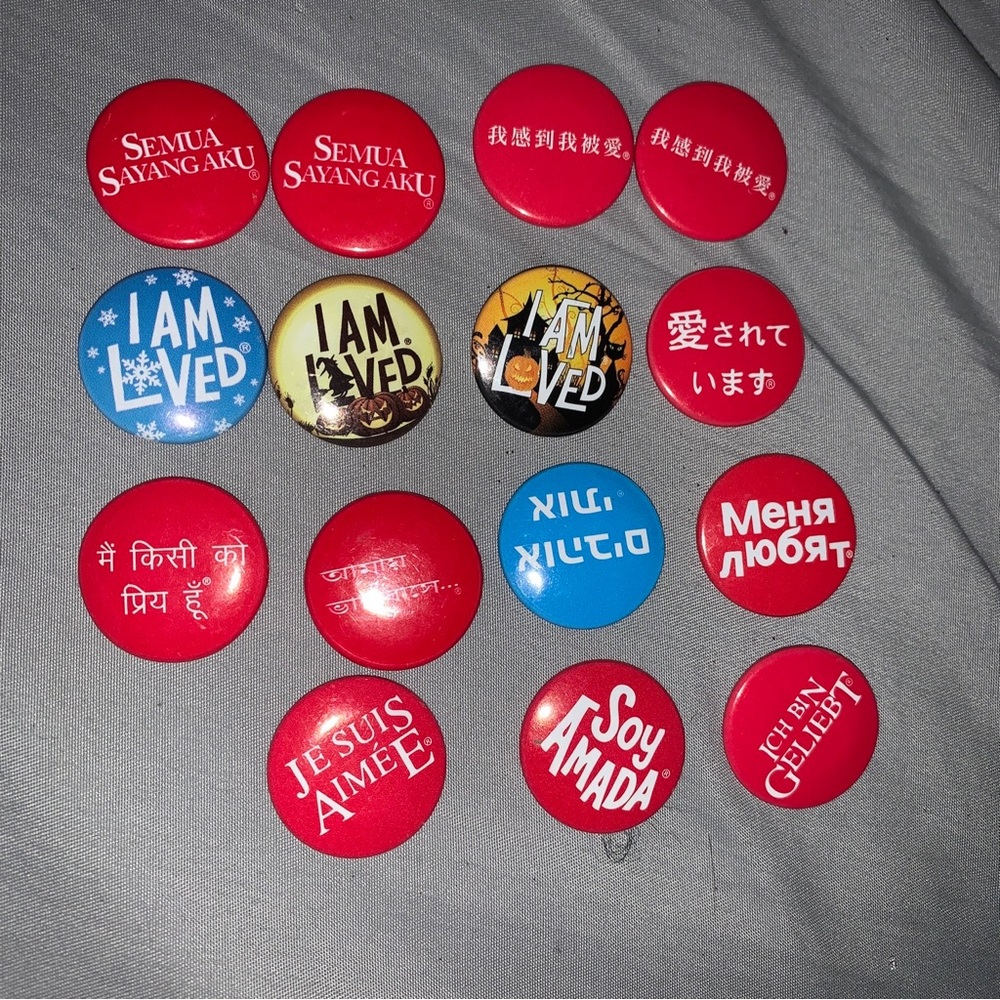 Helzberg Diamond advertising button in 11 different languages. 15 buttons total